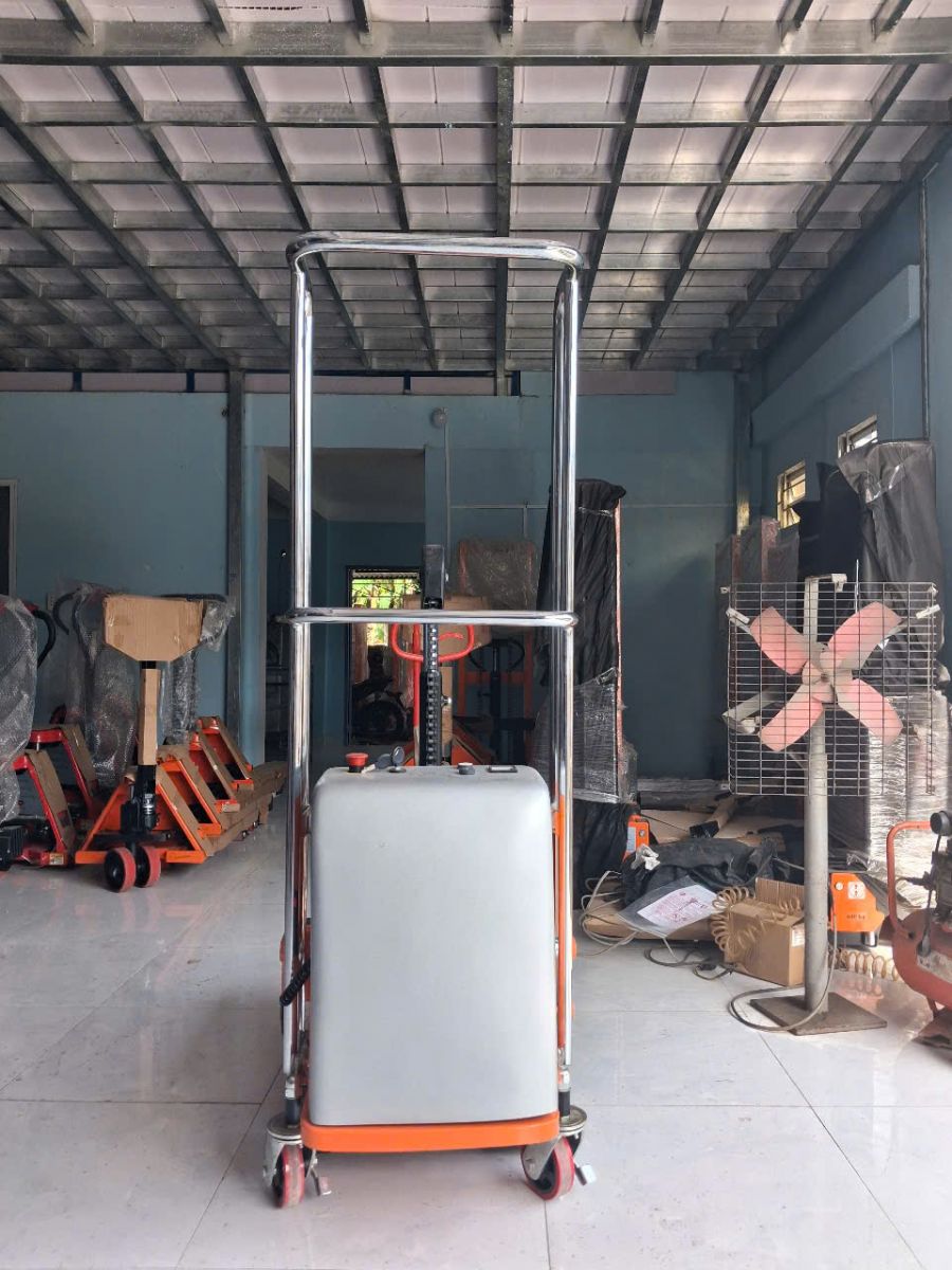 xe nâng bán tự động điện 400kg