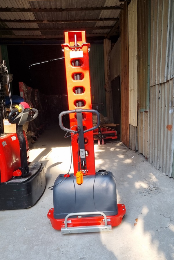 Xe nâng bán tự động leo lên xe tải 1.5m