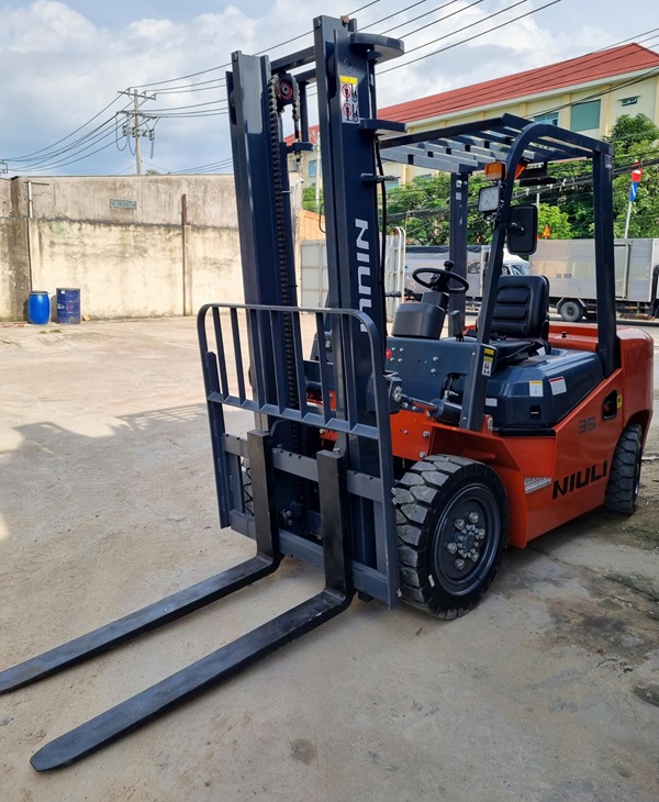 xe nâng chạy dầu 3.5T