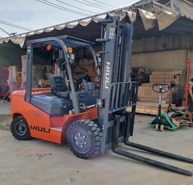 xe nâng dầu 3.5 tấn