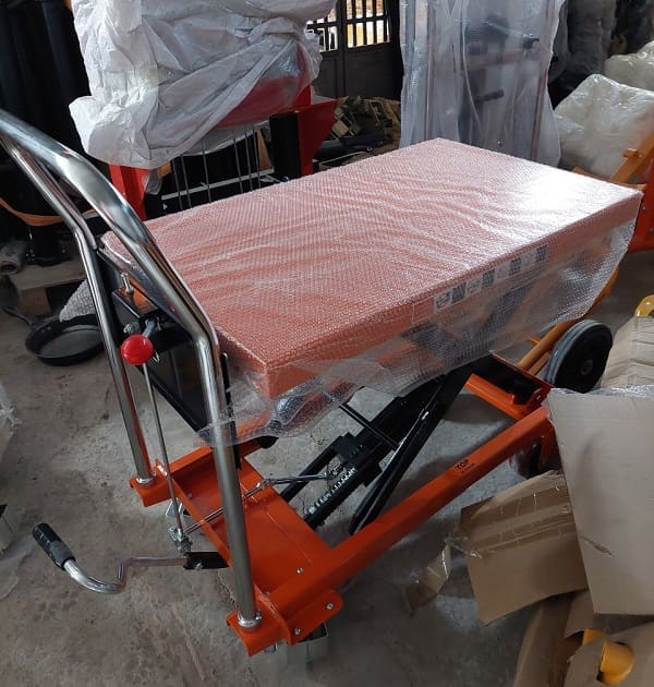 xe nâng mặt bàn cơ khí