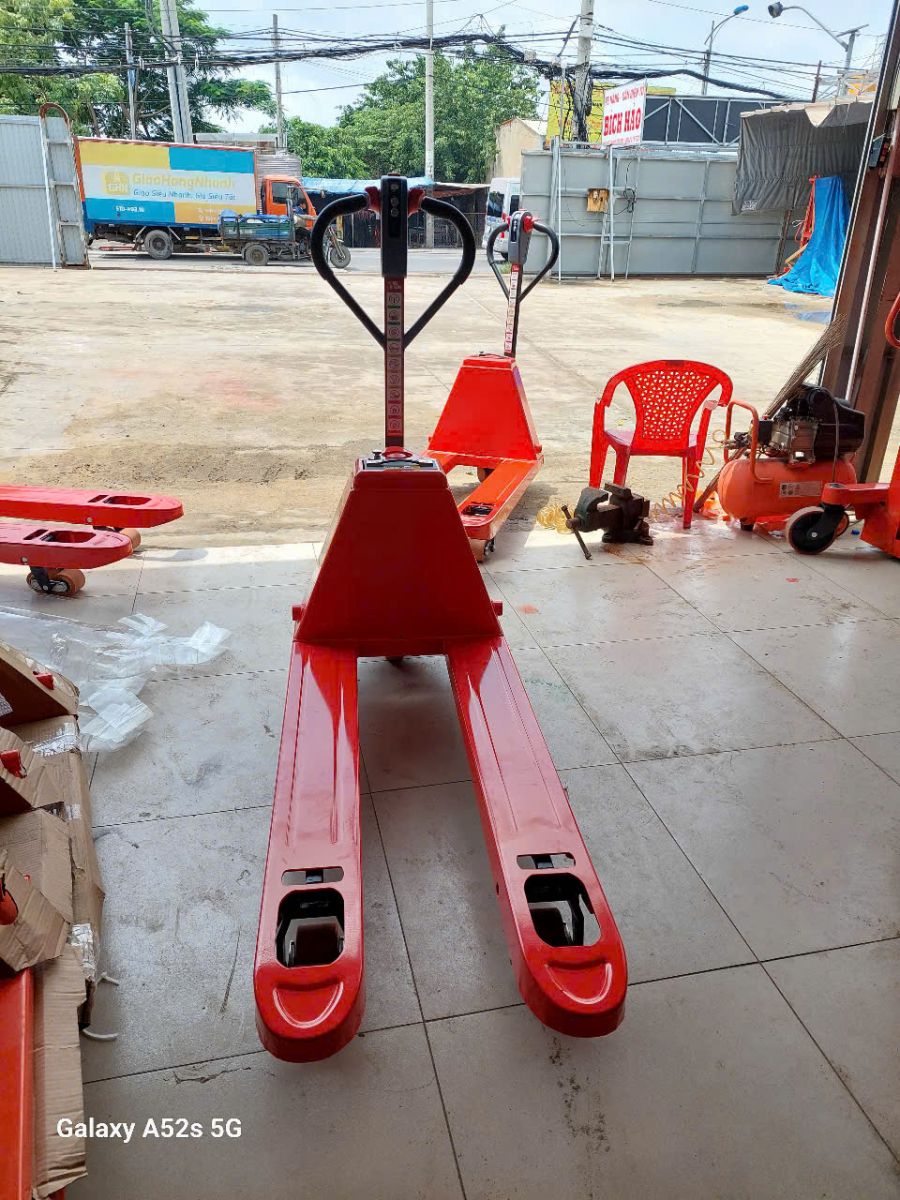 xe nâng tay chạy điện